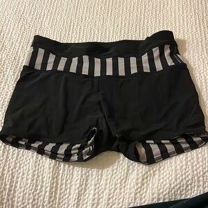 reversible lulu biker shorts size 2